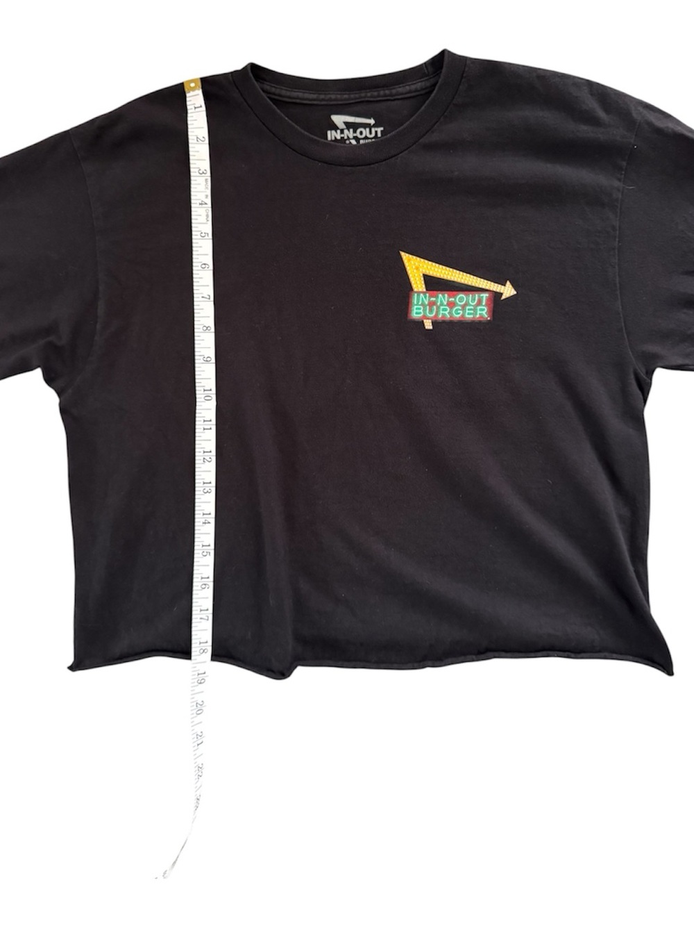 In-N-Out Burger Mike Rider 2020 California Sunset Cropped Tee Size M - Picture 9 of 9